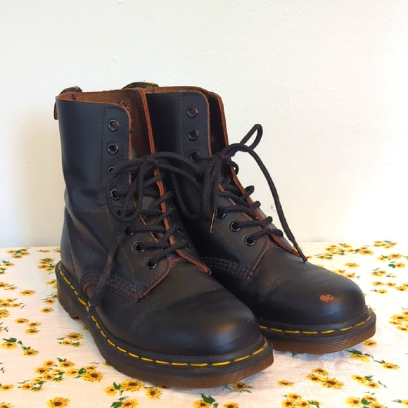 Dr Martens 7 - Picture 1 of 9